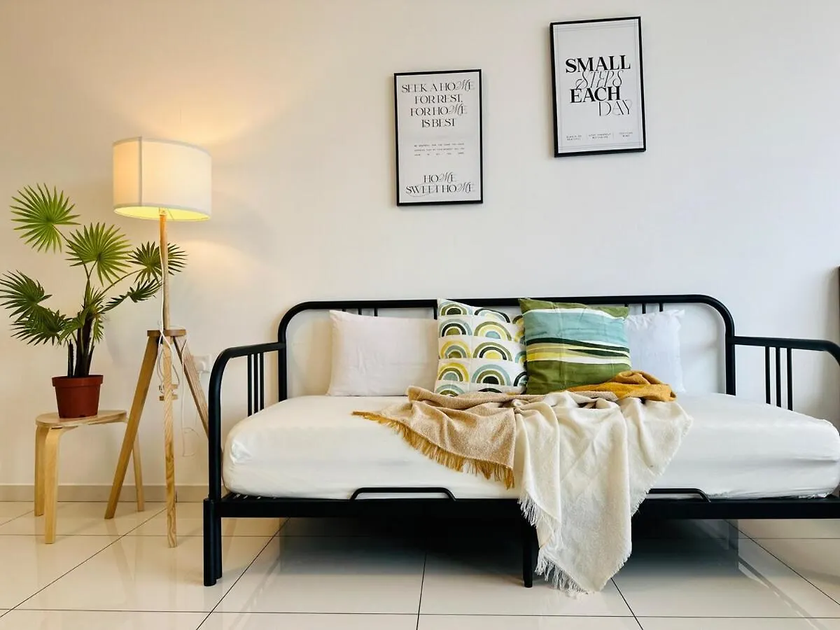 Comfy 2Br Sunny Suite Sky Pool & Stunning Views George Town Apartament