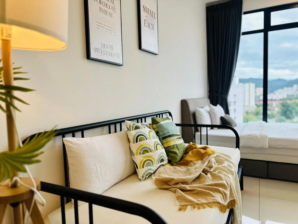 Comfy 2Br Sunny Suite Sky Pool & Stunning Views George Town