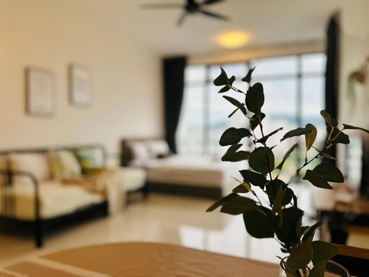 Comfy 2Br Sunny Suite Sky Pool & Stunning Views George Town