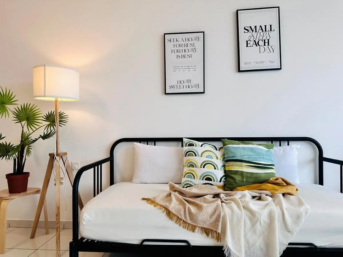 Comfy 2Br Sunny Suite Sky Pool & Stunning Views George Town